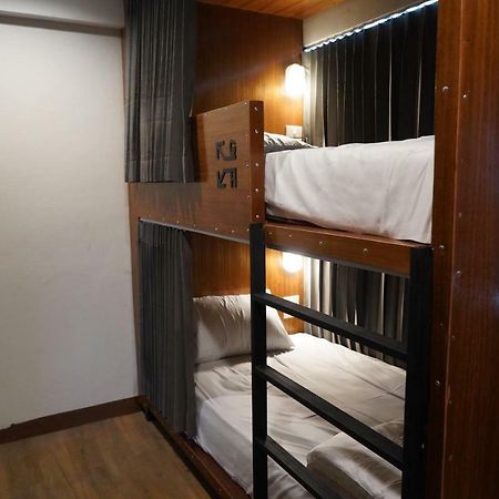 Slee Hostel Chiangmai (Adults Only) Чиангмай Екстериор снимка