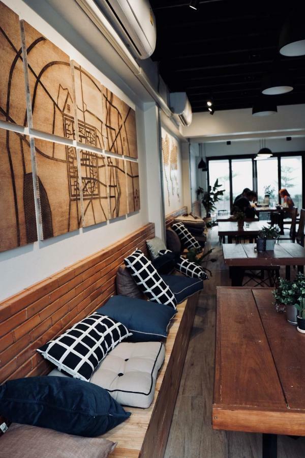 Slee Hostel Chiangmai (Adults Only) Чиангмай Екстериор снимка