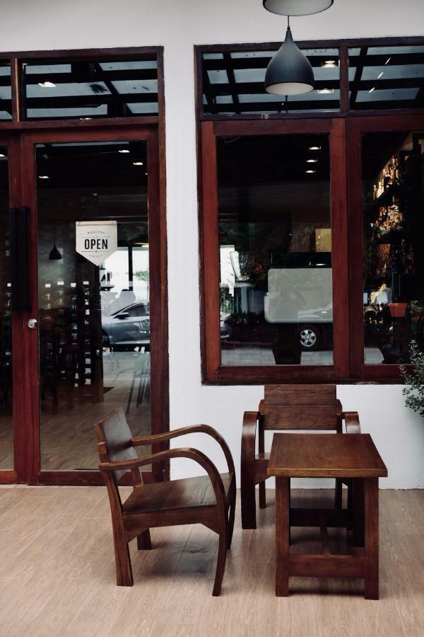 Slee Hostel Chiangmai (Adults Only) Чиангмай Екстериор снимка