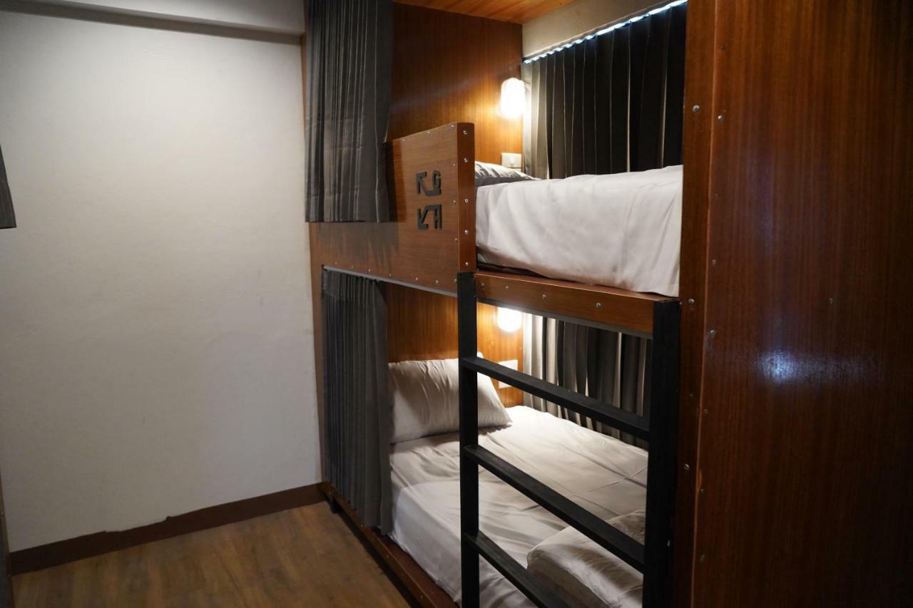 Slee Hostel Chiangmai (Adults Only) Чиангмай Екстериор снимка