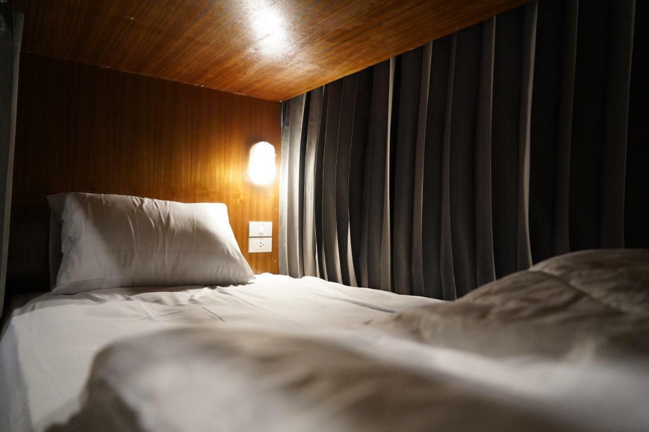Slee Hostel Chiangmai (Adults Only) Чиангмай Екстериор снимка