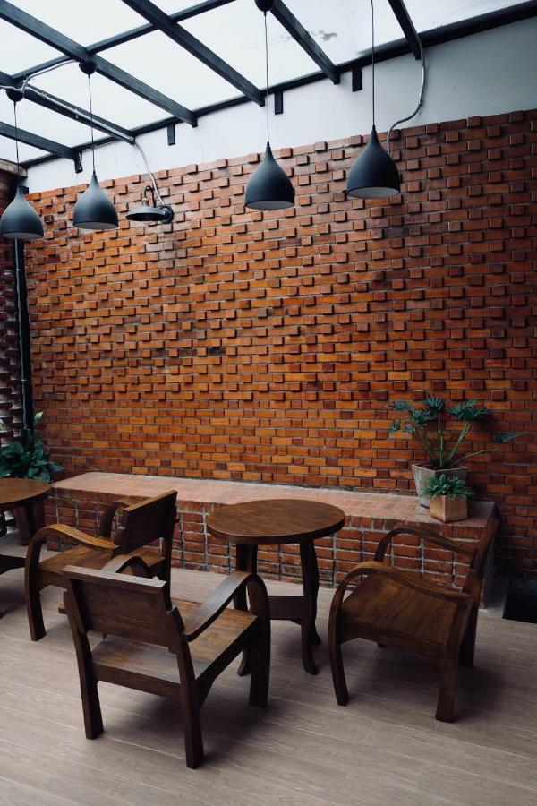 Slee Hostel Chiangmai (Adults Only) Чиангмай Екстериор снимка