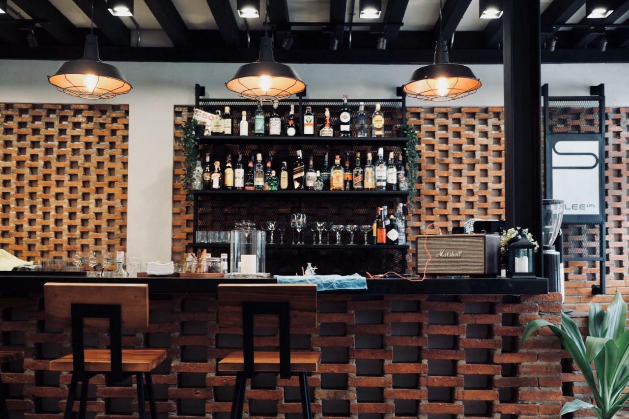 Slee Hostel Chiangmai (Adults Only) Чиангмай Екстериор снимка