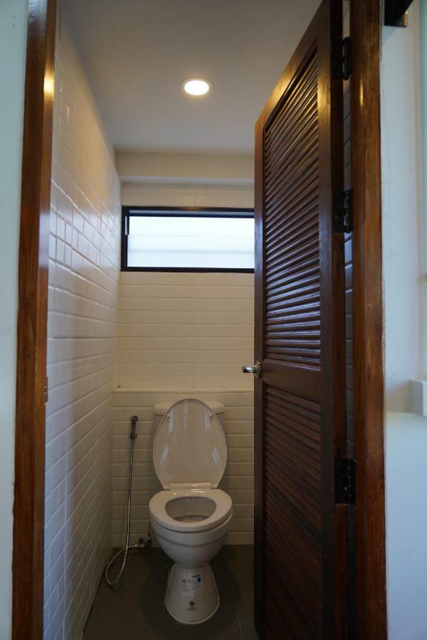 Slee Hostel Chiangmai (Adults Only) Чиангмай Екстериор снимка