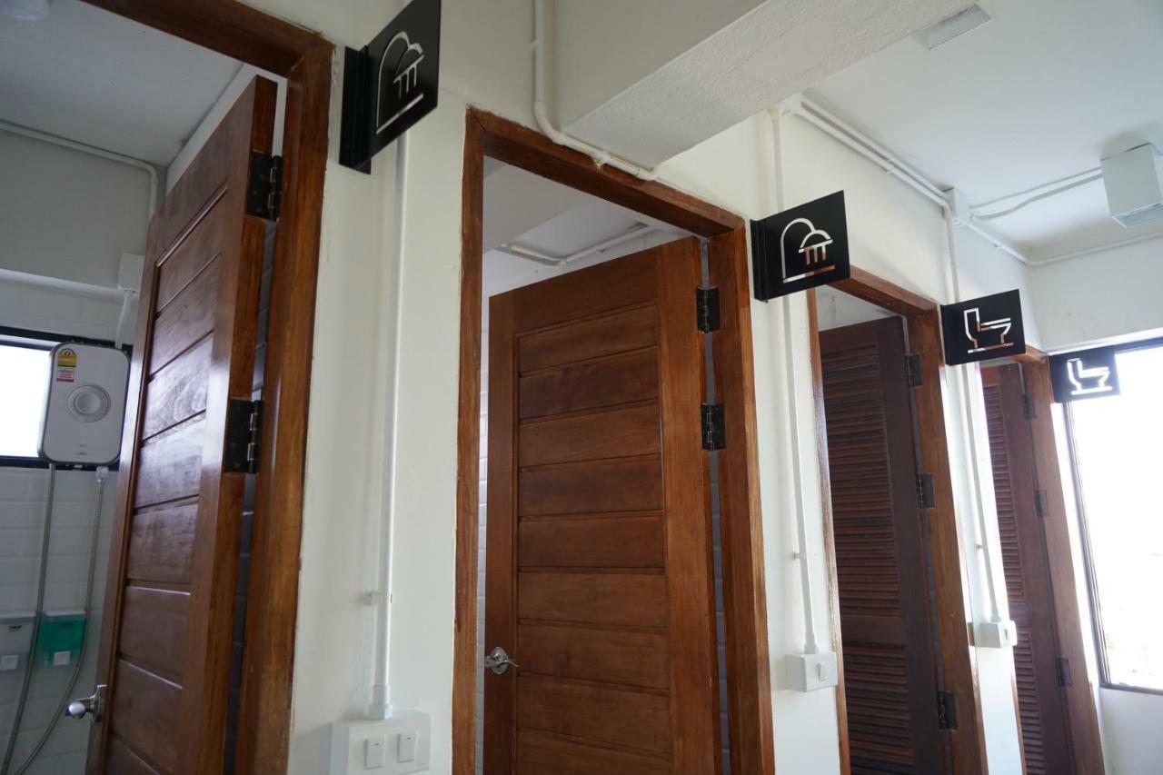 Slee Hostel Chiangmai (Adults Only) Чиангмай Екстериор снимка
